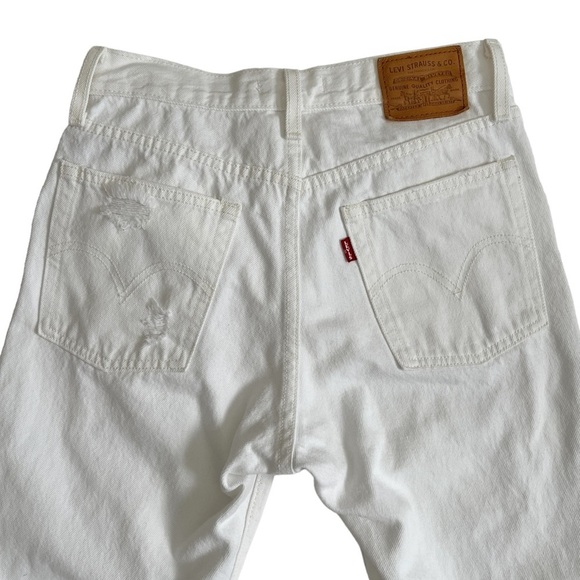 Levi’s Premium Wedgie Icon Fit Ankle Cropped Ripped
Distressed 25 White - Picture 14 of 16